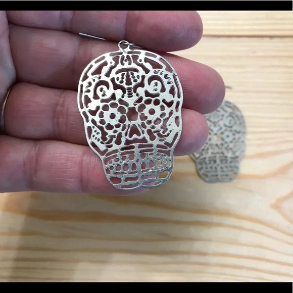 Halloween skulls Day of dead silver earrings pair - Picture 5 of 5